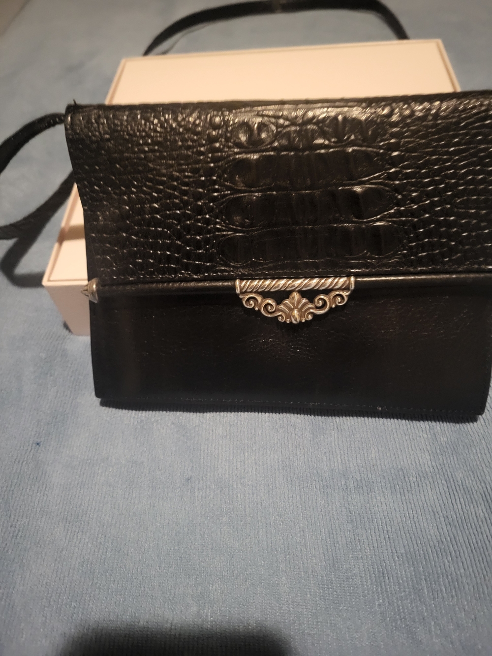 Cross body - Picture 6 of 6